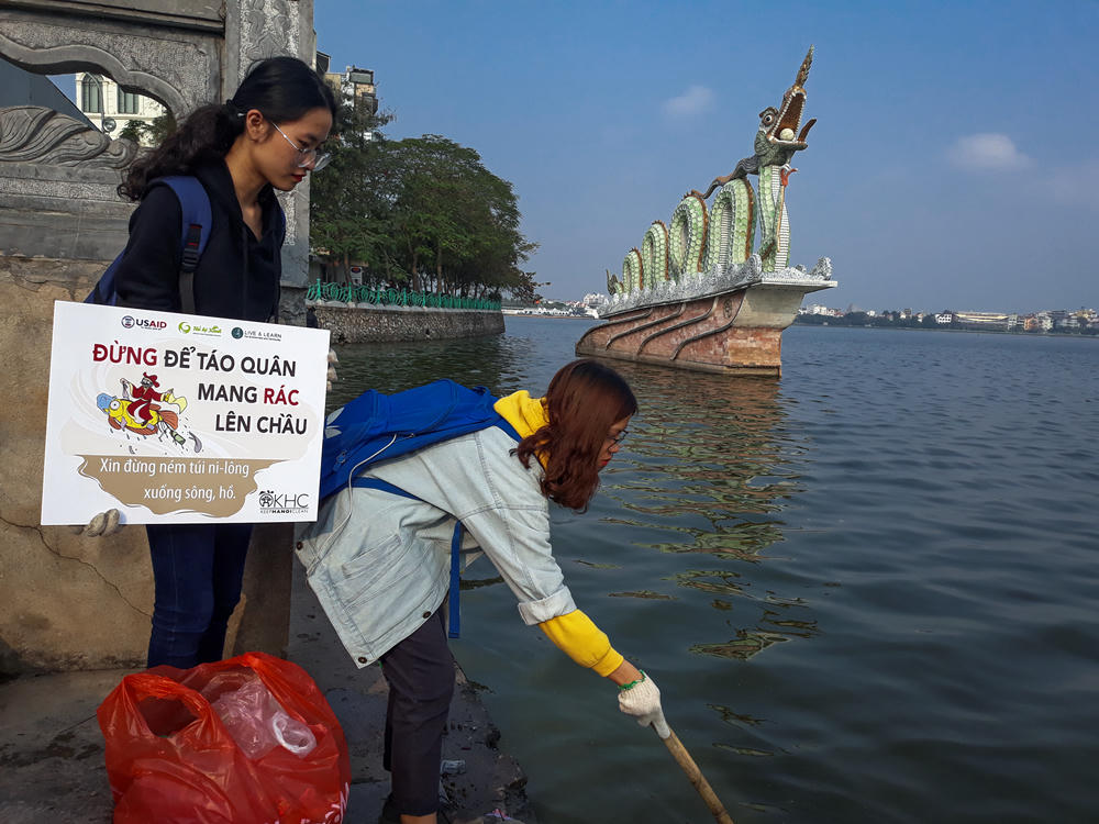 “Đừng để ông Táo mang rác lên chầu”